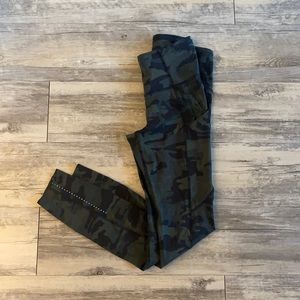Lulu Lemon size 4 Camo - women’s leggings